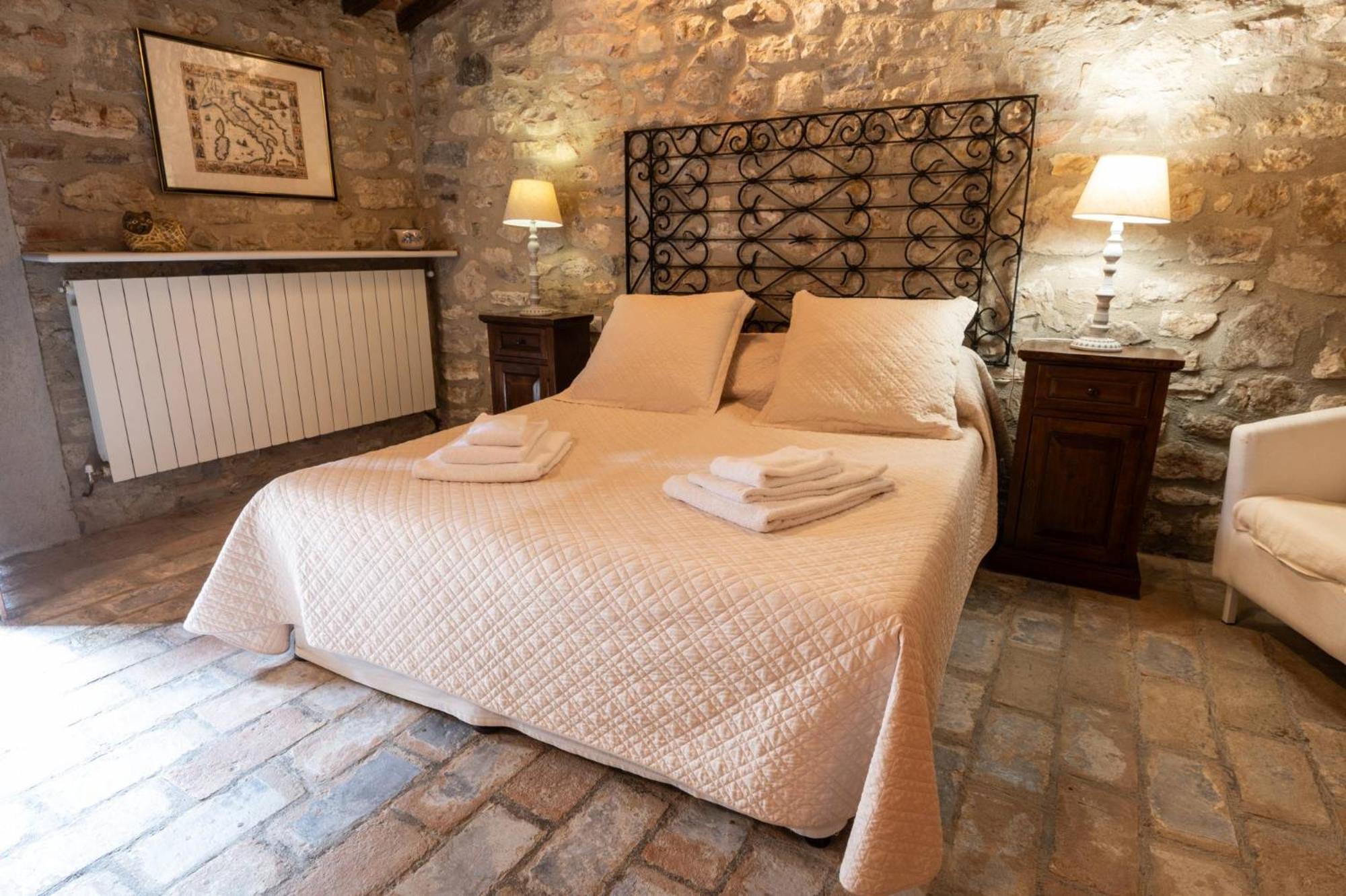 Antognola Castello Valenzino B&B 외부 사진